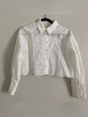 Zara White Eyelet Button-Front Cropped Long sleeve button up